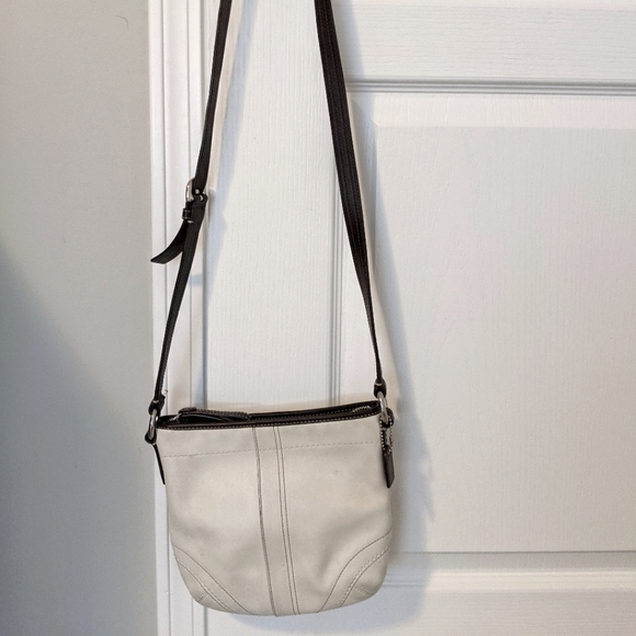 Coach Handbags - Coach leather crossbody swing bag